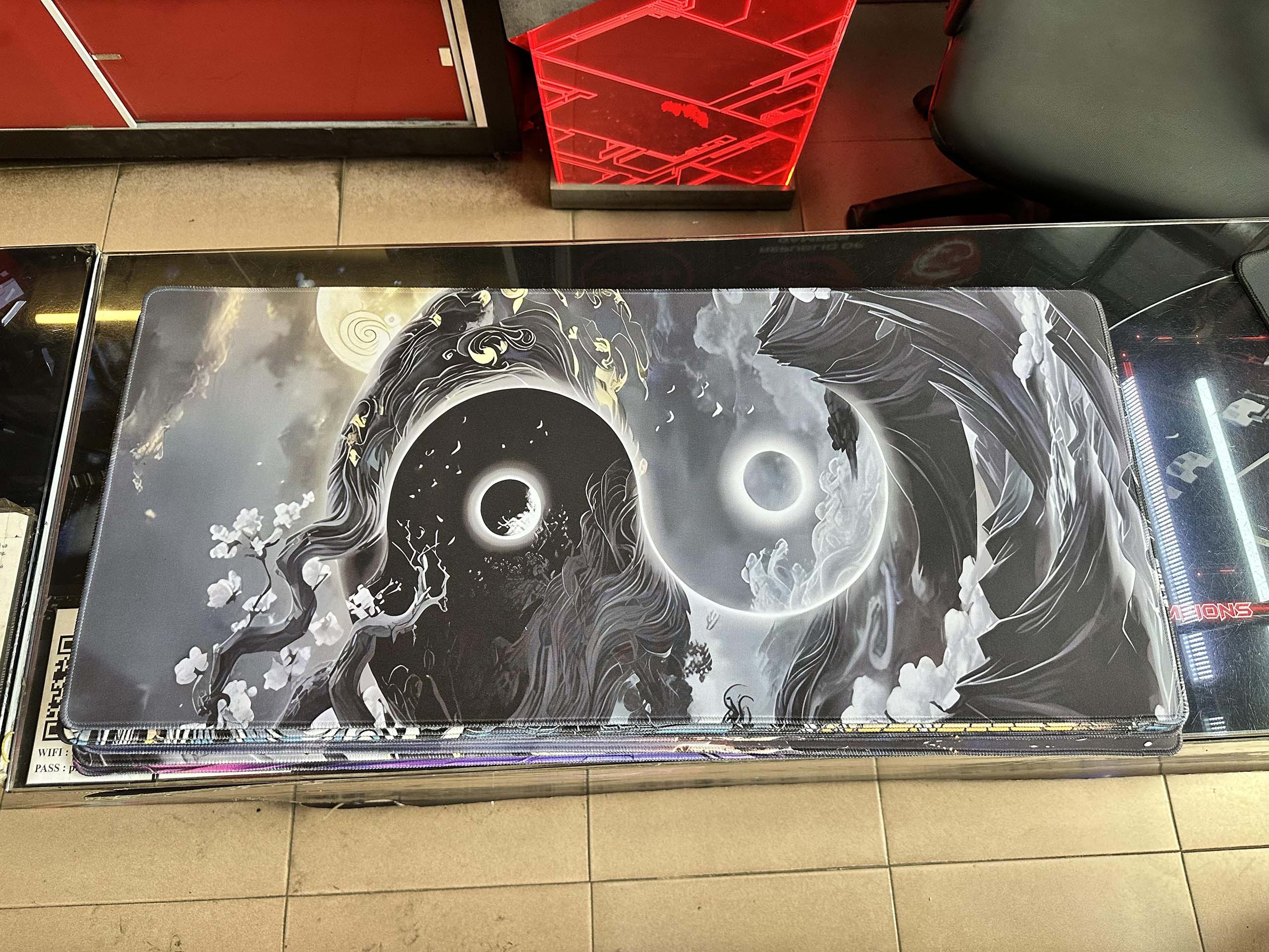 Mẫu 14 - Lót chuột Cá Koi – VLC Cá Koi 8 90cm x 40cm